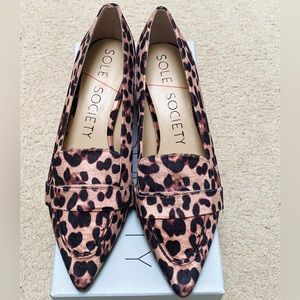 Leopard print block heel pump, size 7.5